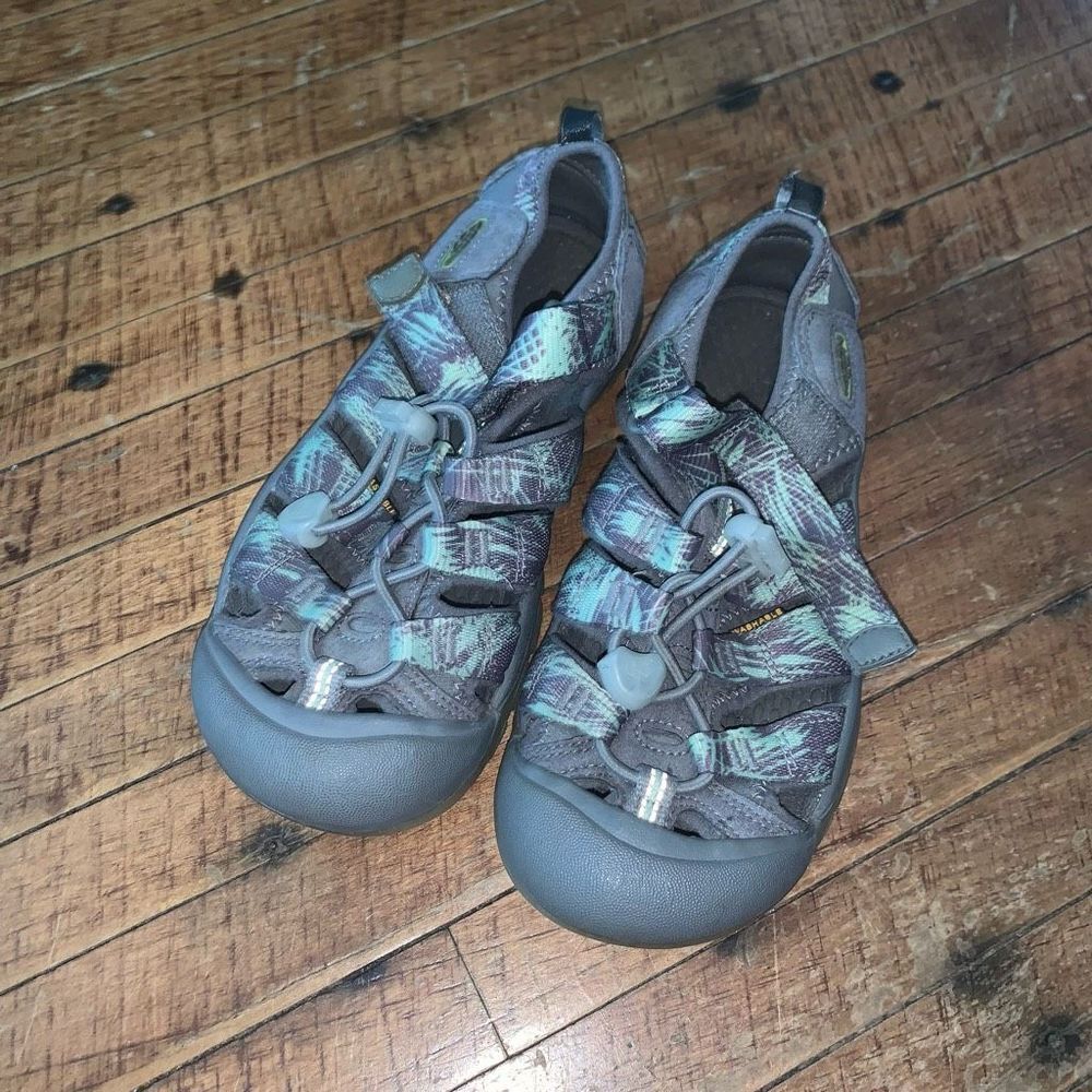 Keens green and gray ortho gorpcore kids 2 closed toe sandals